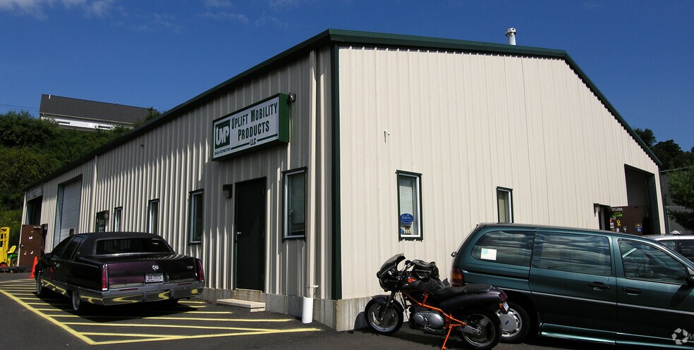 42 Crestway, Hamden, CT à vendre - Photo du bâtiment - Image 2 de 8