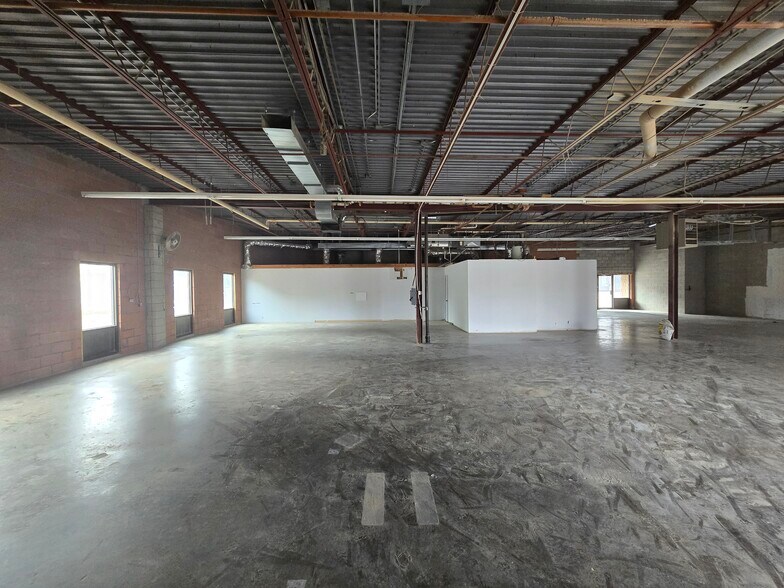 45 Pacific Crt, London, ON à louer - Photo du bâtiment - Image 3 de 13