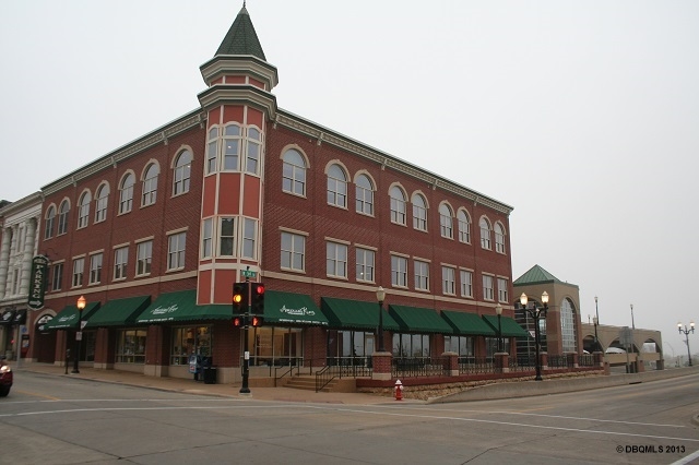 300 Main St, Dubuque, IA for sale - Primary Photo - Image 1 of 1