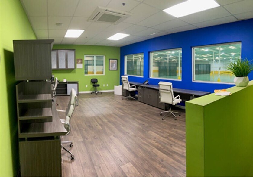 916 Commerce Cir, Hanahan, SC à louer - Photo intérieure - Image 2 de 17