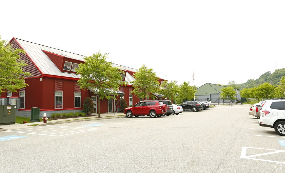 3840-3849 S Water St, Pittsburgh, PA à louer - Photo du bâtiment - Image 2 de 6