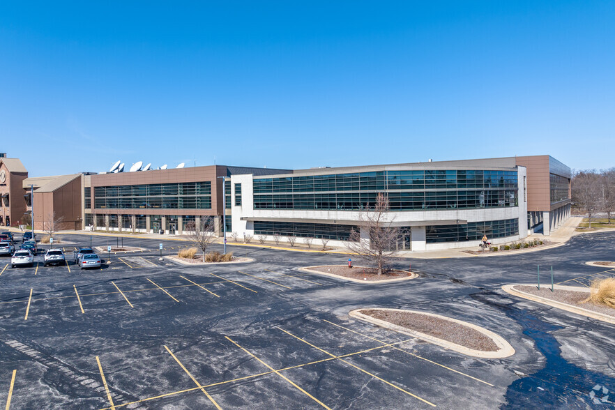 801 S 60th St, West Allis, WI for lease - Building Photo - Image 1 of 7