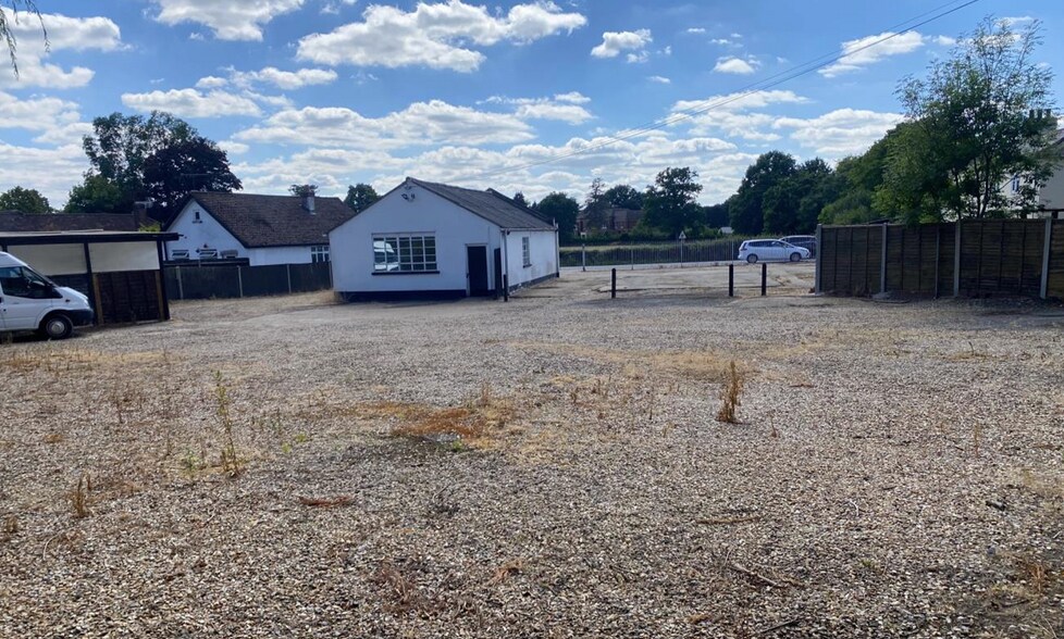 Church Rd, Windlesham à vendre - Photo du bâtiment - Image 2 de 3