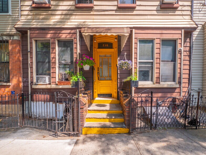 236 Suydam St, Brooklyn, NY à vendre - Photo du bâtiment - Image 1 de 25