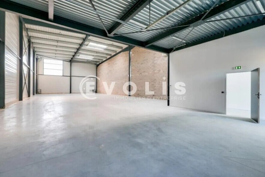 4 Bis Rue Diderot, Saint-Michel-sur-Orge for lease - Interior Photo - Image 3 of 8