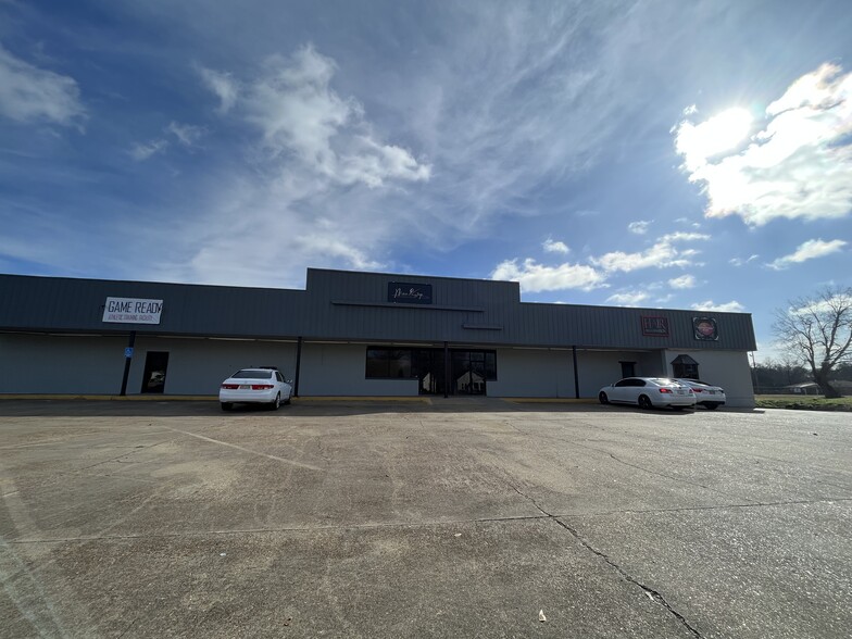 1004 Central St, Water Valley, MS for lease - Building Photo - Image 1 of 11