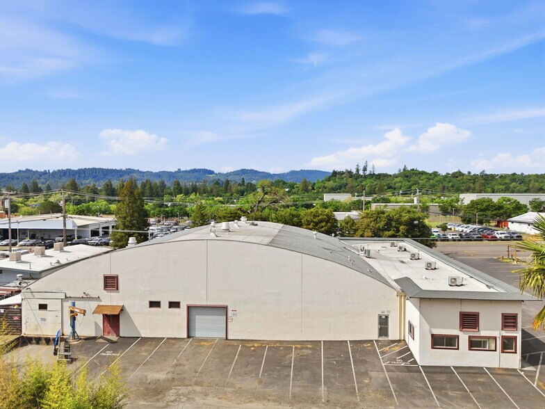 1420 Healdsburg Ave, Healdsburg, CA à vendre - Photo du bâtiment - Image 3 de 53