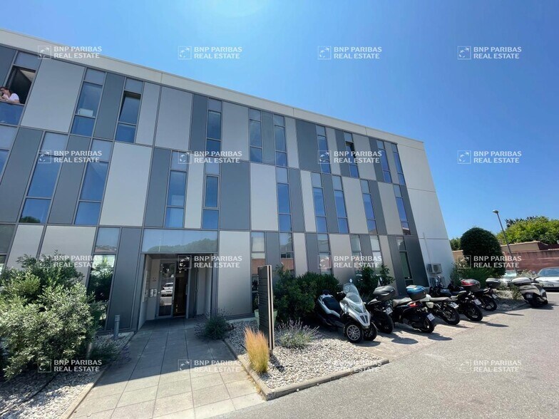 Bureau dans Marseille à louer - Photo du bâtiment - Image 2 de 17