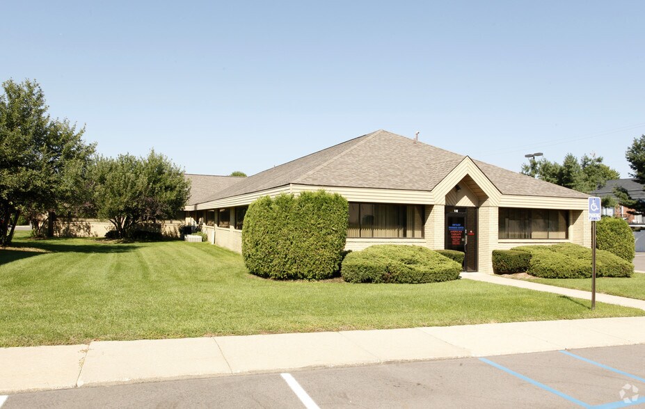 35180 Nankin Blvd, Westland, MI à vendre - Photo du bâtiment - Image 2 de 2