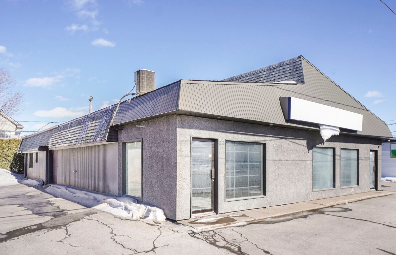 14013 Boul Du Curé-Labelle, Mirabel, QC for sale Primary Photo- Image 1 of 1