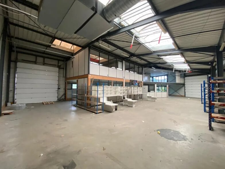 Flex in Irigny for lease - Interior Photo - Image 2 of 8