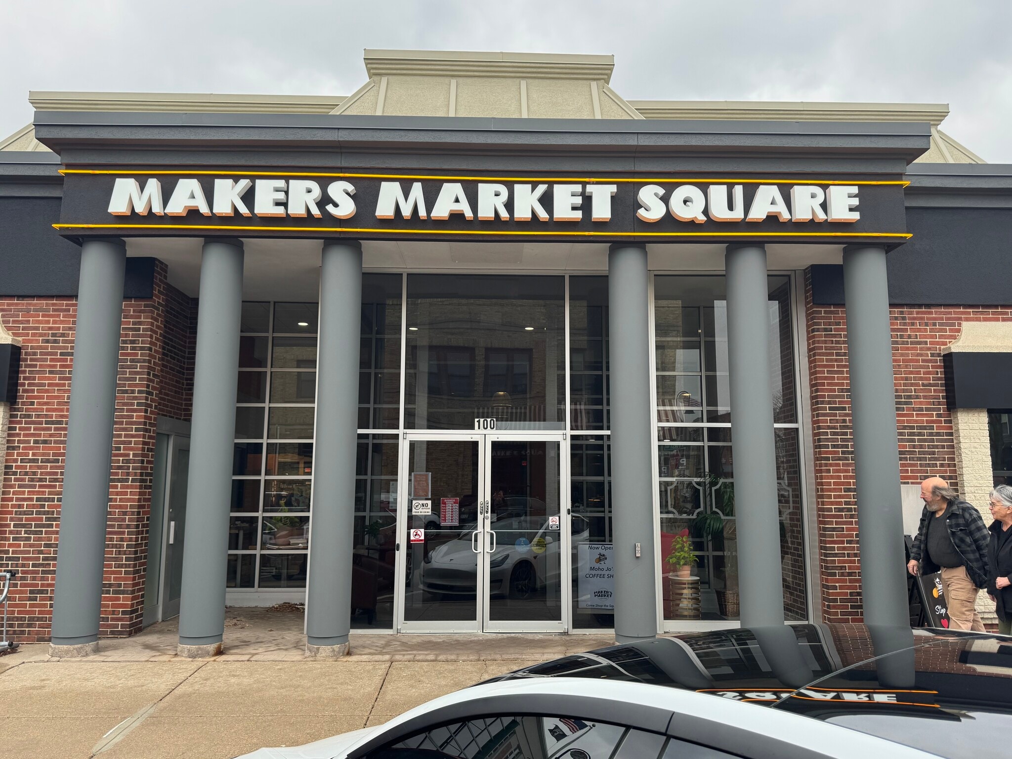 100 S 1st St, Mount Horeb, WI à vendre Photo principale- Image 1 de 23