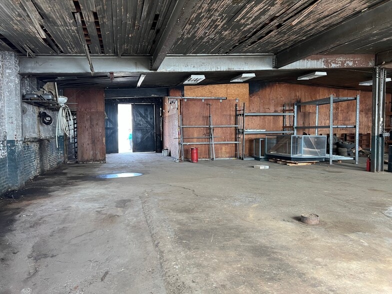 244 E Court St, Marion, NC for sale - Interior Photo - Image 3 of 12