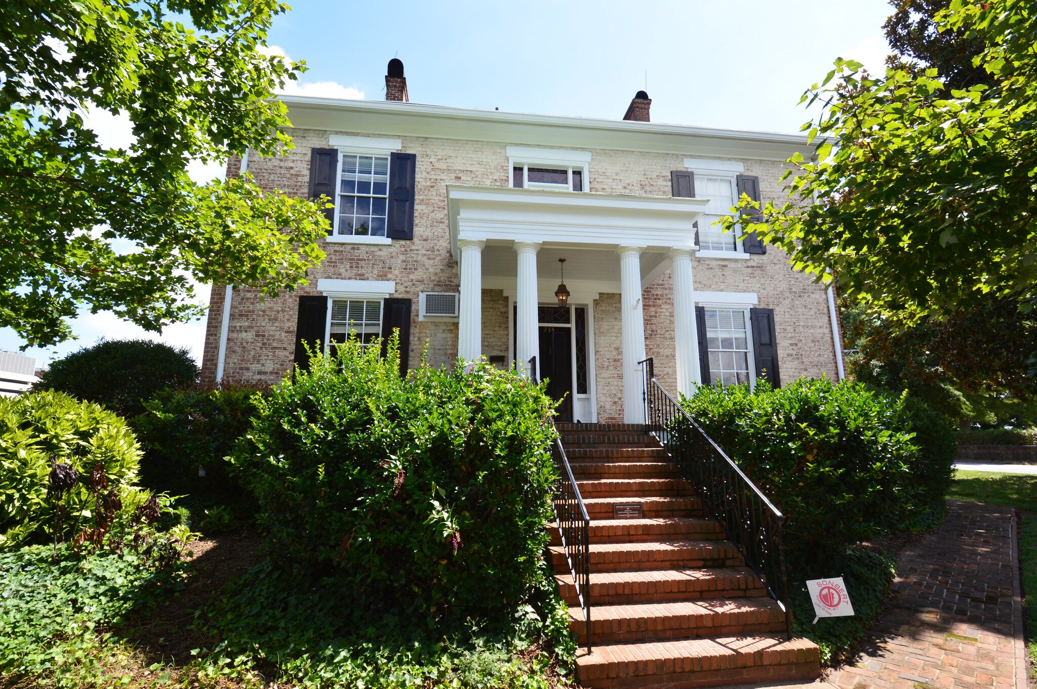 235 S Church St, Winston-Salem, NC à louer Photo principale- Image 1 de 13