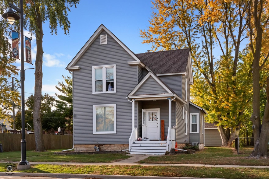 212 N Main St, Montgomery, IL for sale - Primary Photo - Image 1 of 1