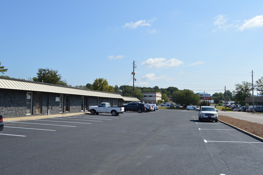 1020-1042 Commerce Blvd, Pelham, AL à louer - Photo du bâtiment - Image 2 de 7