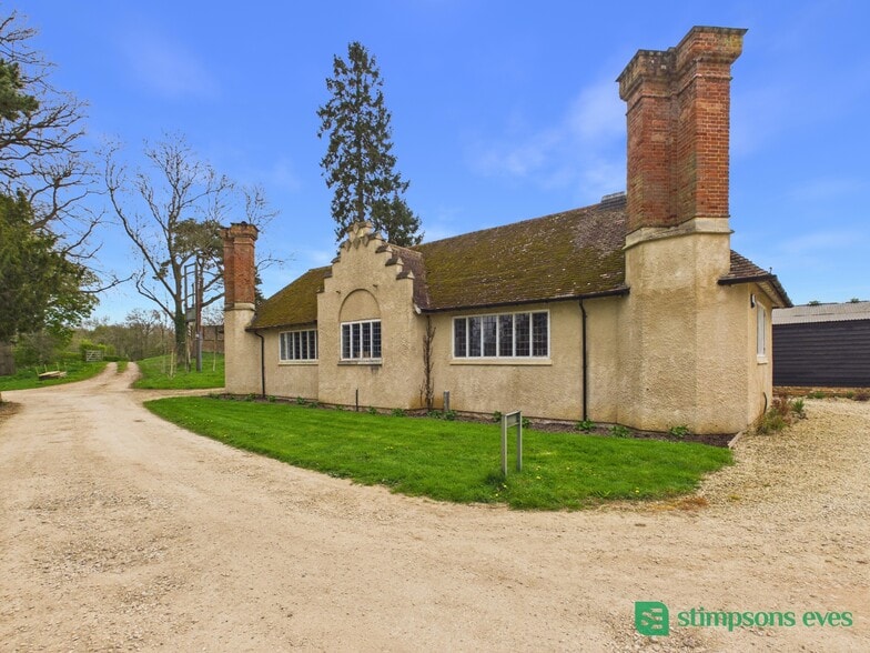 Liscombe Park, Leighton Buzzard for lease - Building Photo - Image 2 of 5