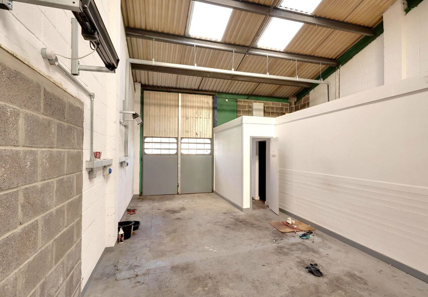 2B Brunel Way, Minehead à louer - Photo du bâtiment - Image 2 de 10