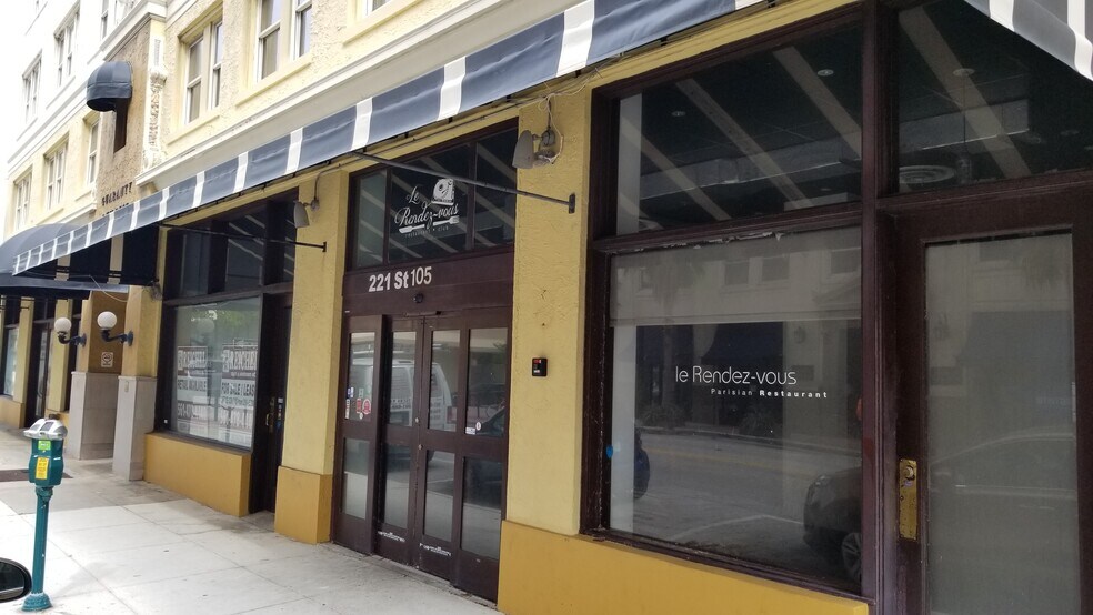 120 S Olive Ave, West Palm Beach, FL à vendre - Photo du bâtiment - Image 3 de 6