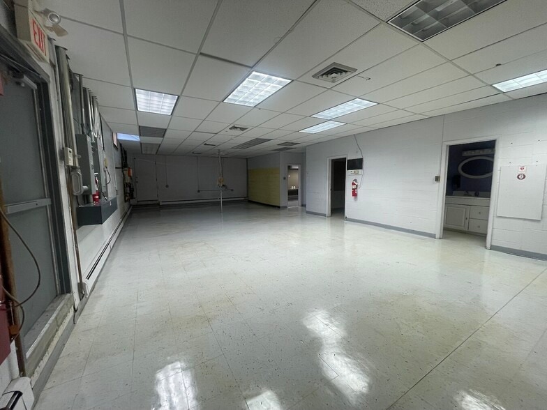 940 Eddystone Ave, Eddystone, PA for lease - Interior Photo - Image 2 of 3