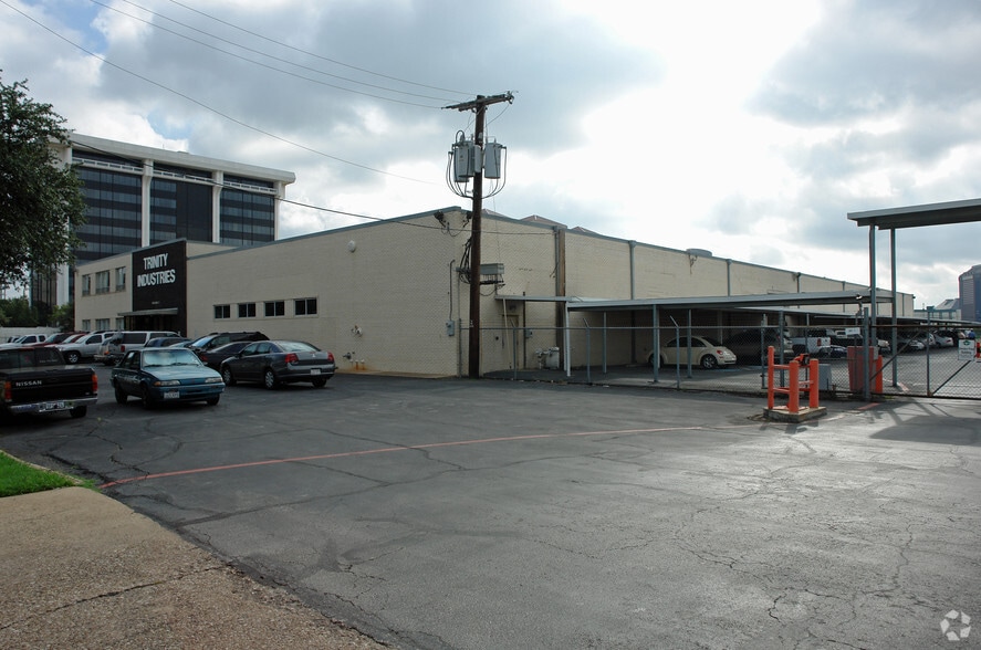 2525 N Stemmons Fwy, Dallas, TX for sale - Building Photo - Image 3 of 3