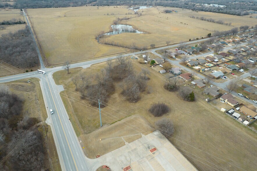 701 W 51st St, Sand Springs, OK à vendre - Aérien - Image 2 de 17