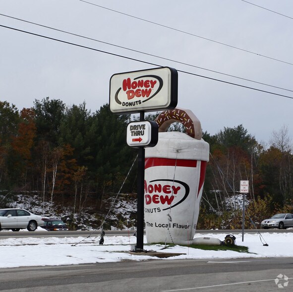 471 Route 11, Farmington, NH à vendre - Photo du bâtiment - Image 3 de 42