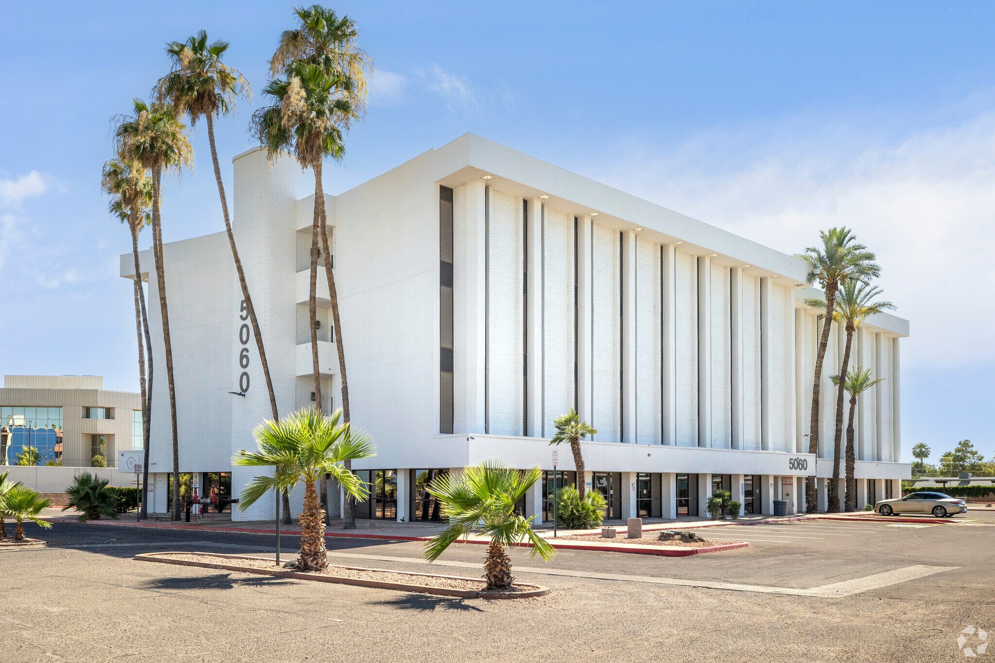 5060 N 19th Ave, Phoenix, AZ à vendre Photo du bâtiment- Image 1 de 1