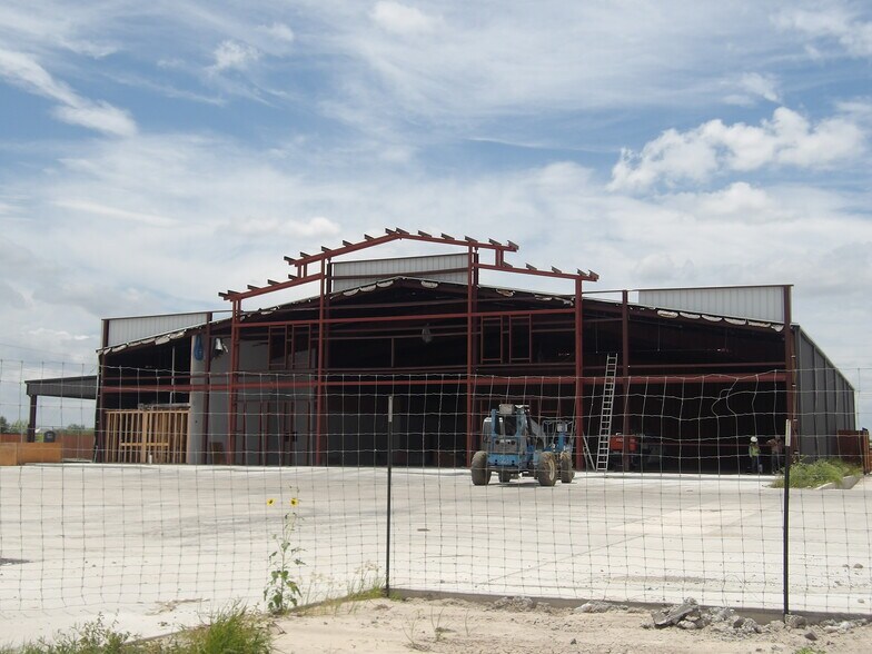 2729 N Expressway 77, Harlingen, TX à louer - Photo du bâtiment - Image 2 de 19