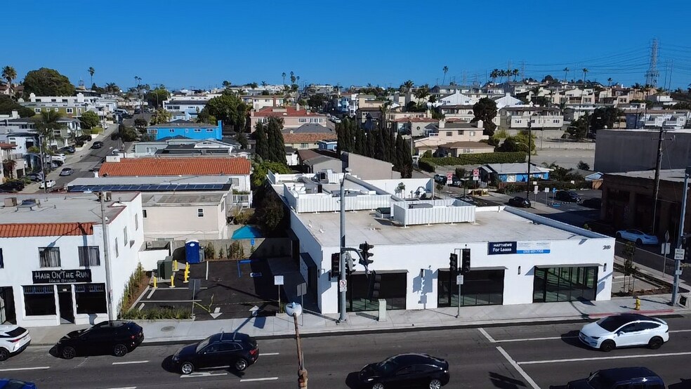 210 Pacific Coast Hwy, Hermosa Beach, CA à louer - Photo du bâtiment - Image 2 de 4