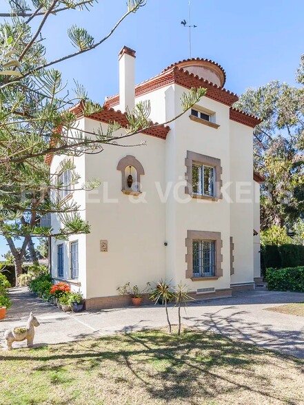 Office in Barcelona, Barcelona for sale - Building Photo - Image 2 of 21