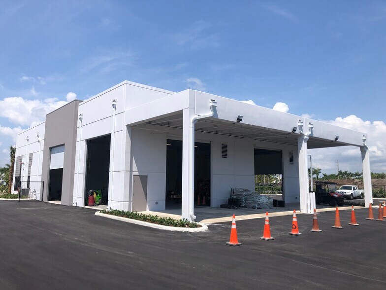 4840, Boynton Beach, FL à louer - Photo du bâtiment - Image 3 de 5