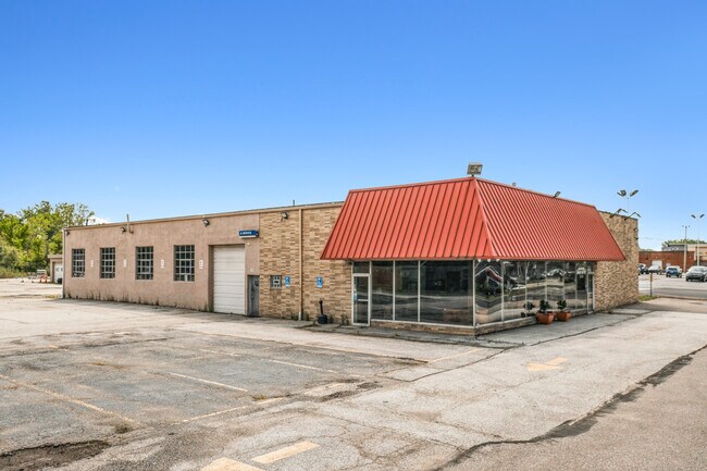 Plus de détails pour 1633 Pearl Rd, Brunswick, OH - Commerce de détail à vendre