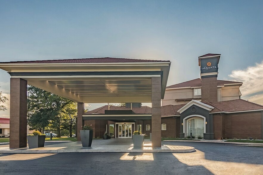 930 Ed Noble Pky, Norman, OK for sale - Building Photo - Image 2 of 21