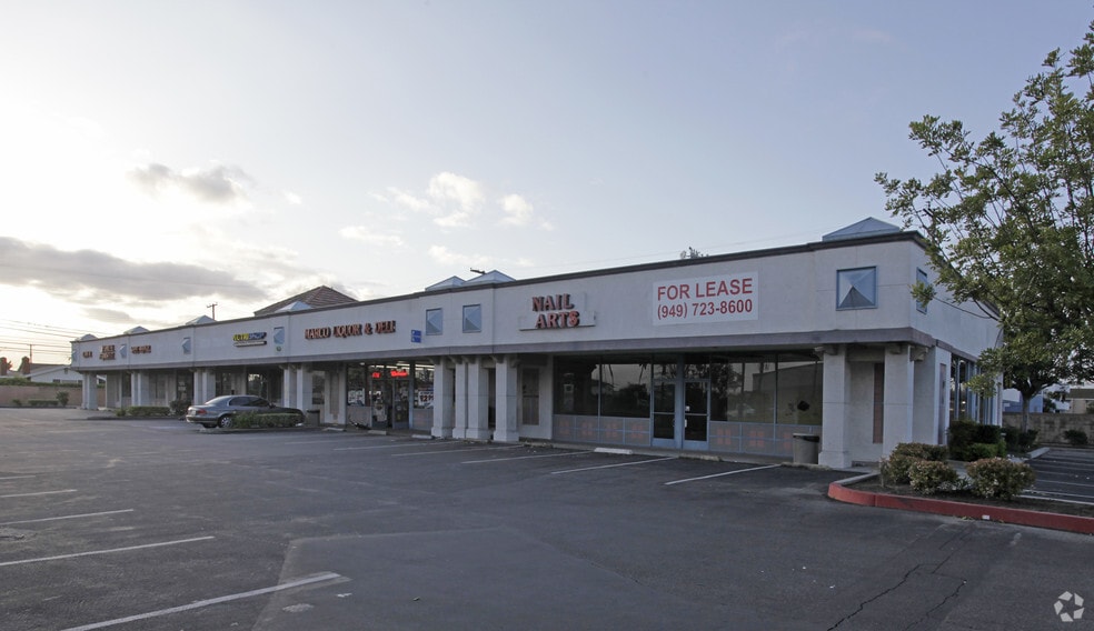 6032-6086 Chapman Ave, Garden Grove, CA for lease - Building Photo - Image 3 of 5