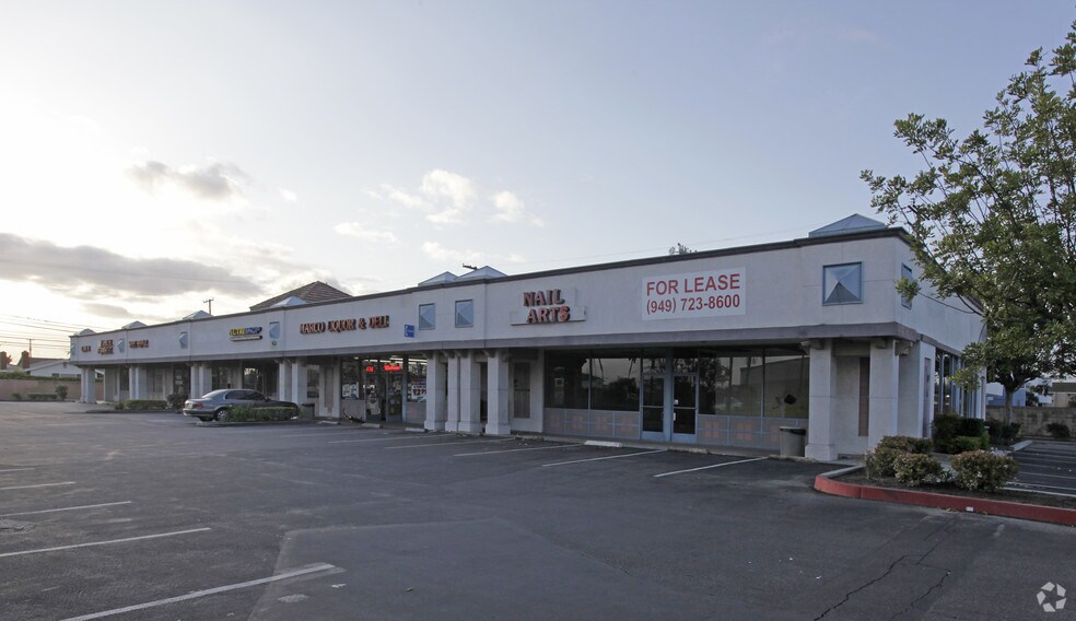 6032-6086 Chapman Ave, Garden Grove, CA à louer - Photo du bâtiment - Image 3 de 5