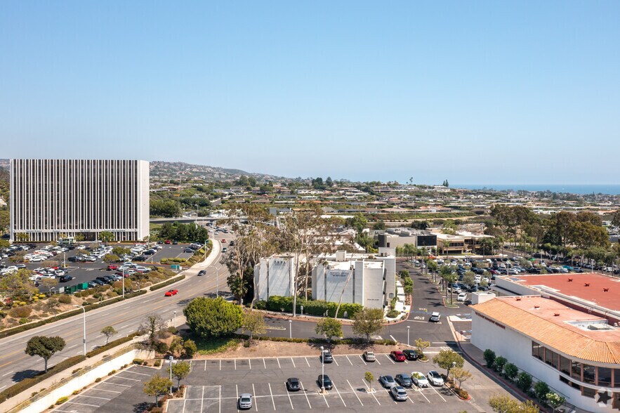 359 San Miguel Dr, Newport Beach, CA à louer - Aérien - Image 3 de 7
