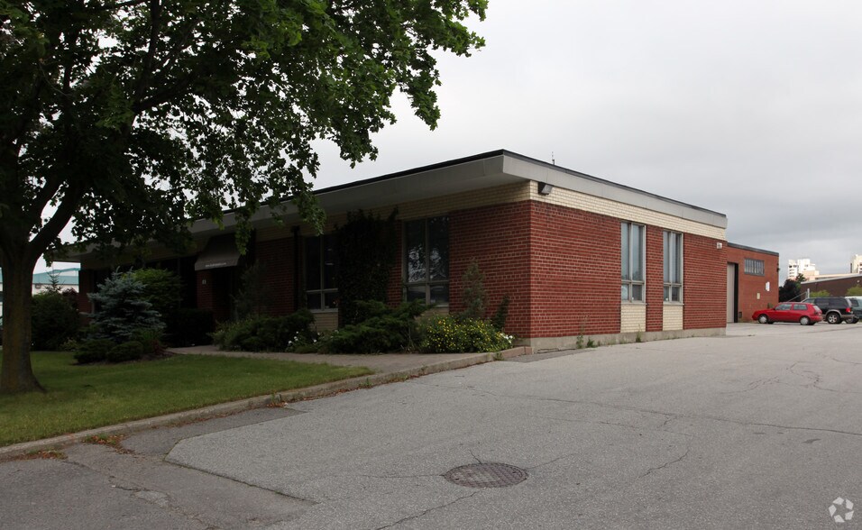 26 Meteor Dr, Toronto, ON for sale - Primary Photo - Image 1 of 1