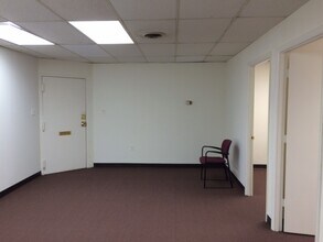 615 S Frederick Ave, Gaithersburg, MD for lease Interior Photo- Image 2 of 3