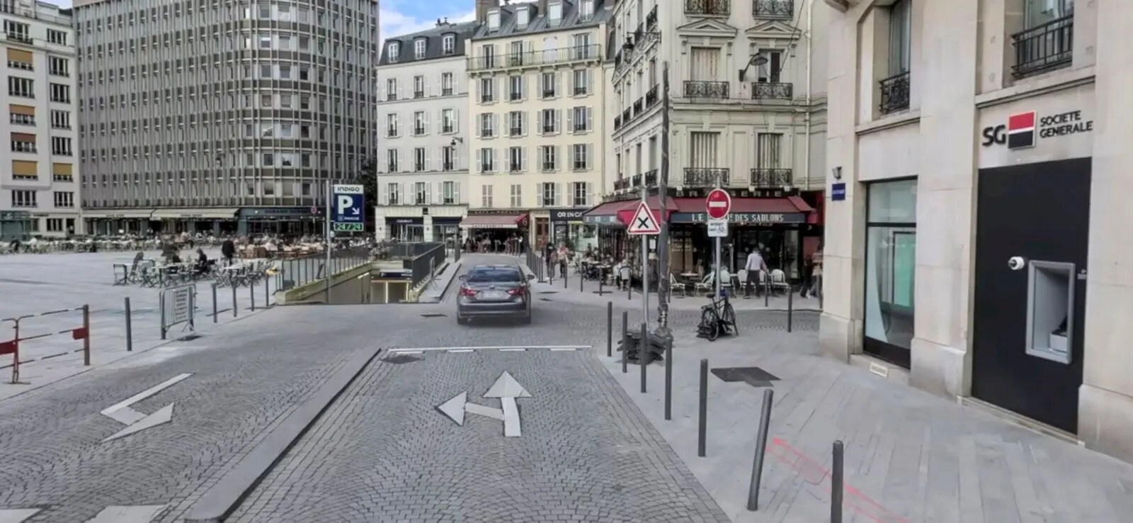 Retail in Neuilly-sur-Seine for lease Building Photo- Image 1 of 3