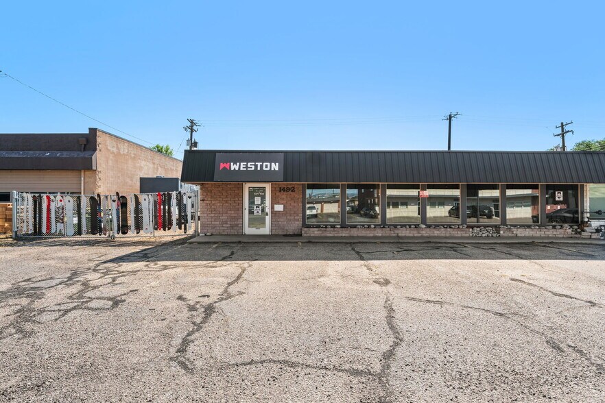 1480-1492 Ammons St portefeuille de 2 propriétés à vendre sur LoopNet.ca - Photo du bâtiment - Image 2 de 2