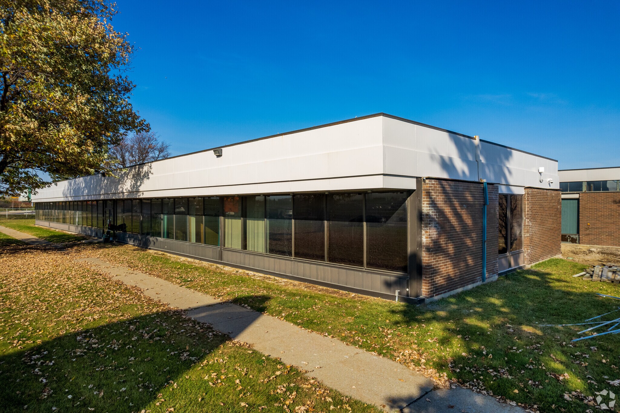 2345 Des Laurentides (A-15) Desste E, Laval, QC for sale Building Photo- Image 1 of 1