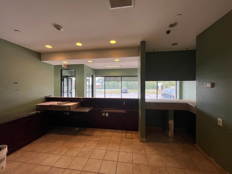 601 Veterans Memorial Hwy, Hauppauge, NY à louer - Photo du bâtiment - Image 3 de 9