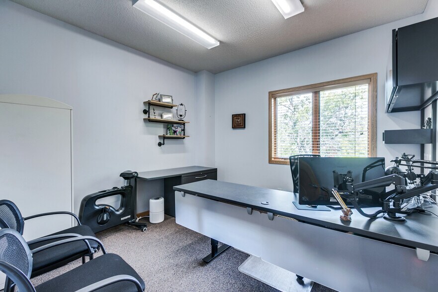 2127 County Road D E, Maplewood, MN à vendre - Photo intérieure - Image 2 de 46