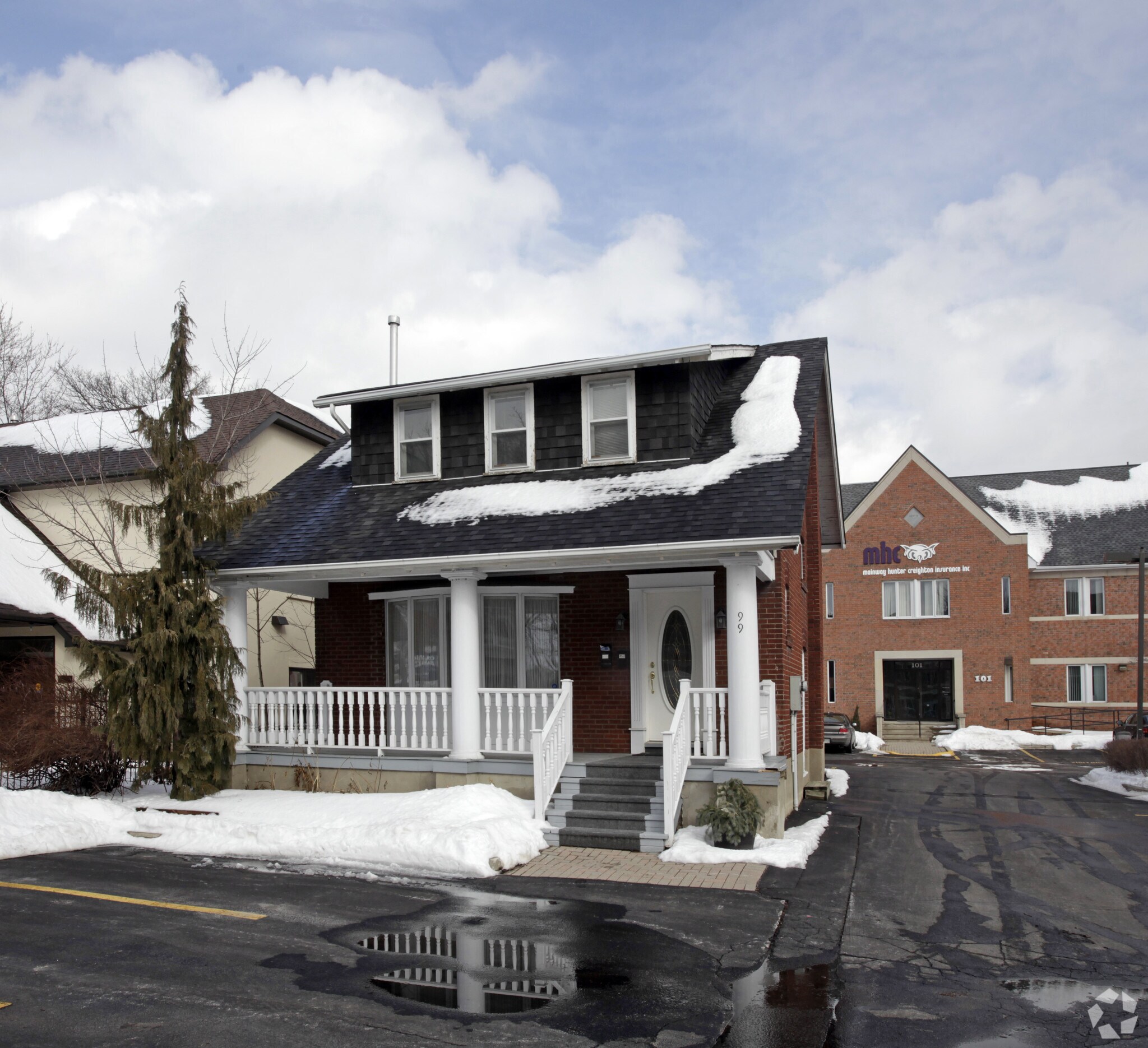 99 Queen St, Mississauga, ON à vendre Photo principale- Image 1 de 1