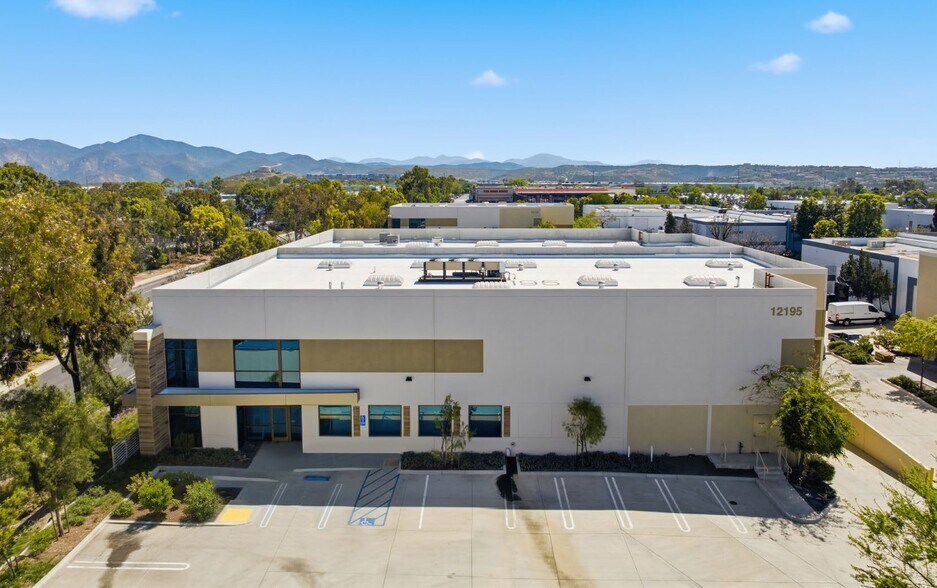 12195 Paine Pl, Poway, CA à louer - Photo du bâtiment - Image 2 de 5