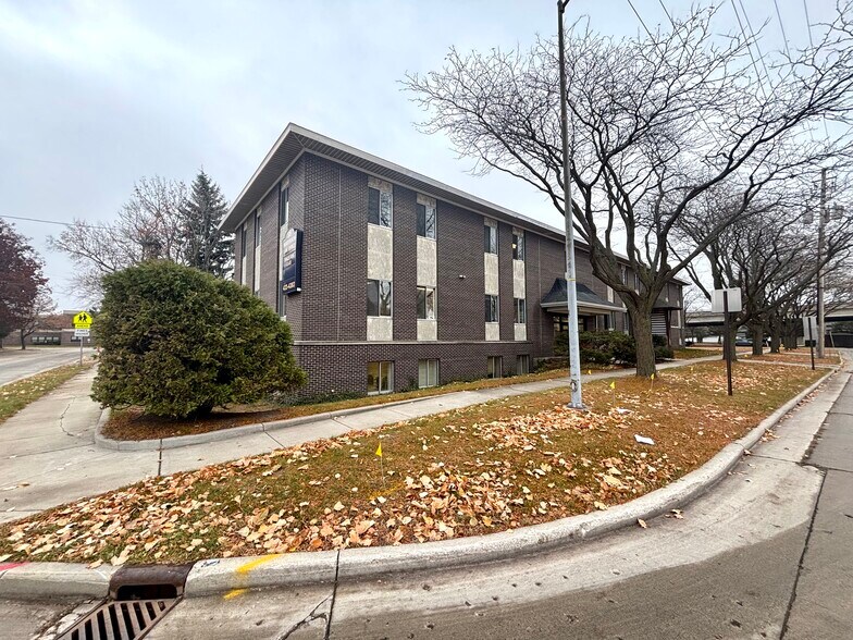 529 S Jefferson, Green Bay, WI à vendre - Photo du bâtiment - Image 3 de 11