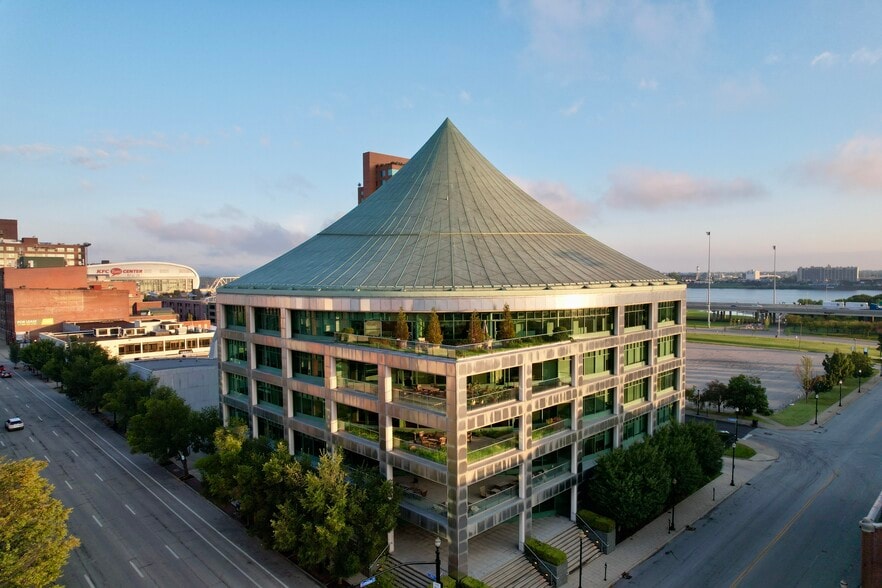 333 E Main St, Louisville, KY for sale - Building Photo - Image 2 of 3