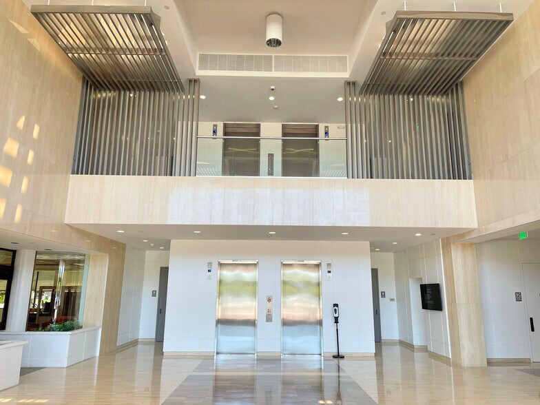 4501 Tamiami Trl N, Naples, FL à louer - Photo intérieure - Image 3 de 18