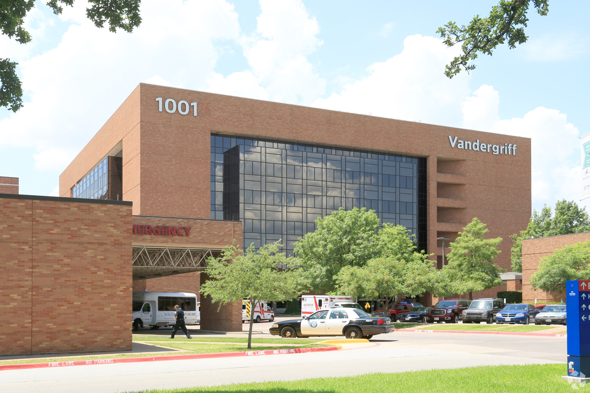 1001 N Waldrop Dr, Arlington, TX for lease Building Photo- Image 1 of 5